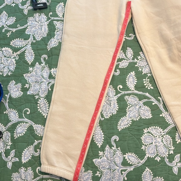 NWT - Beyond Yoga WFH Fleece Sweatpants - Vintage White - Small - Picture 7 of 7